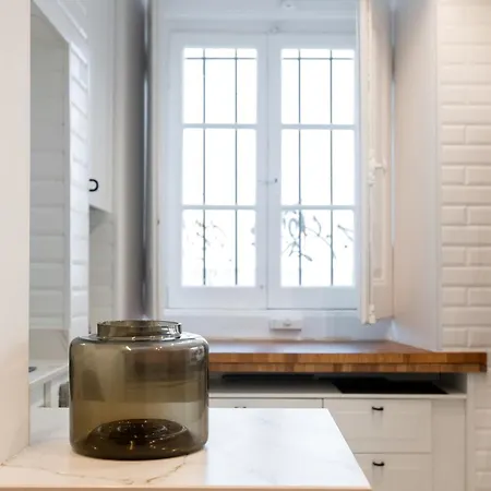Chic 1bed Retreat In Bairro Alto Lisboa