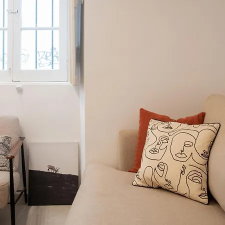 Chic 1bed Retreat In Bairro Alto Апартаменты Лиссабон