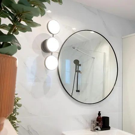 Chic 1bed Retreat In Bairro Alto * 리스본