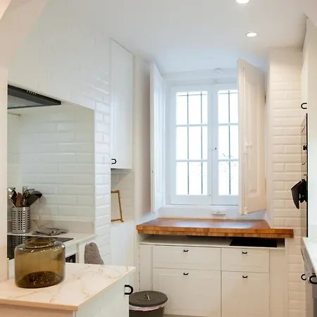 Chic 1bed Retreat In Bairro Alto * 리스본