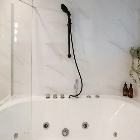 Chic 1bed Retreat In Bairro Alto Apartament
